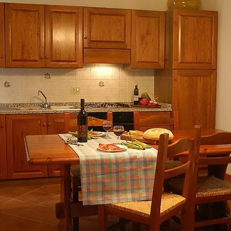 Sleeps 6 Pool Wifi Appartamento